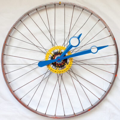 Repurposed-Bike-Wheel-Clock-orange-spatter